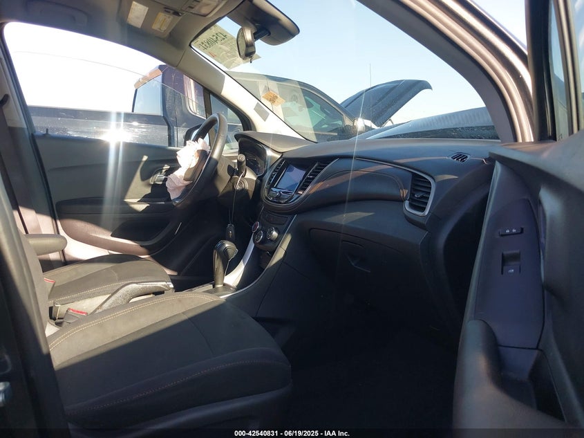 VIN 3GNCJKSB4LL220258 2020 CHEVROLET TRAX FWD LS