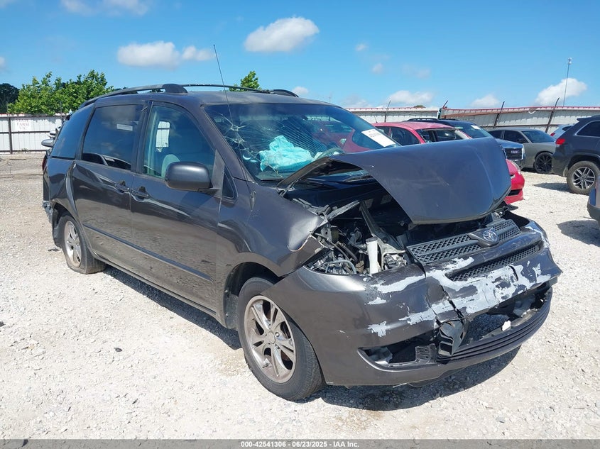 2004 Toyota Sienna Le