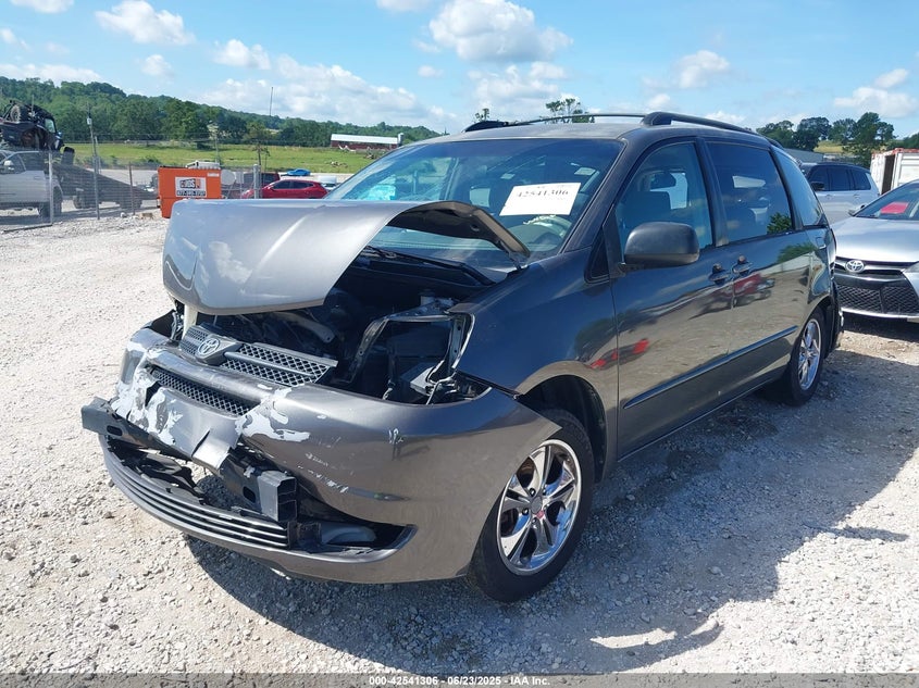 2004 Toyota Sienna Le