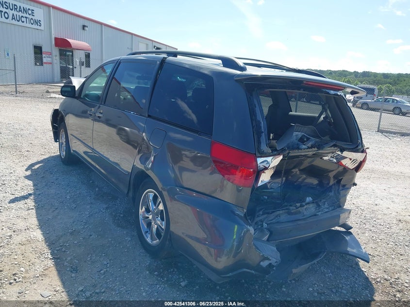 2004 Toyota Sienna Le