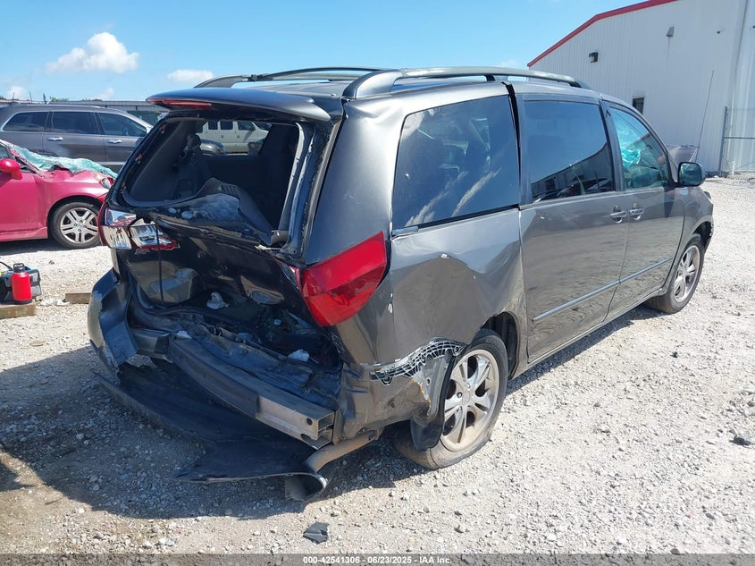 2004 Toyota Sienna Le