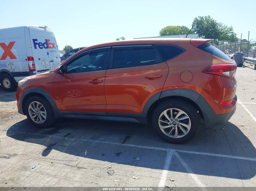 2017 HYUNDAI TUCSON SE - KM8J23A48HU417299