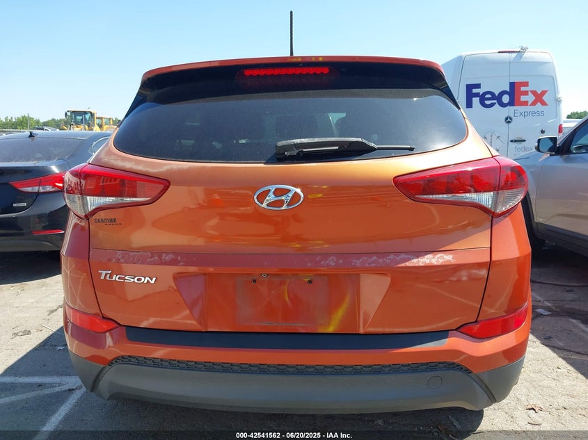 2017 HYUNDAI TUCSON SE - KM8J23A48HU417299