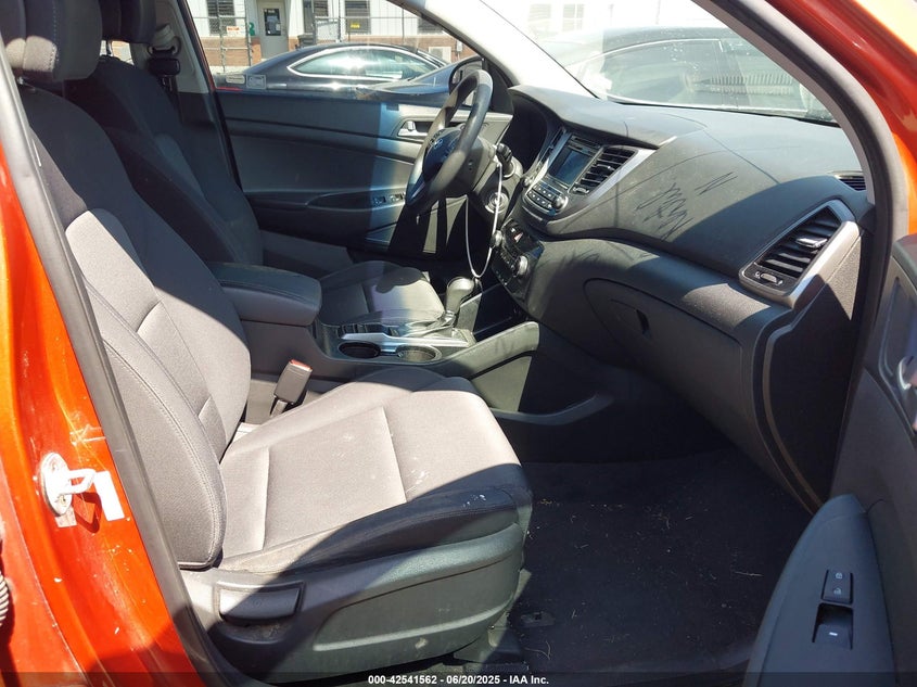 2017 HYUNDAI TUCSON SE - KM8J23A48HU417299