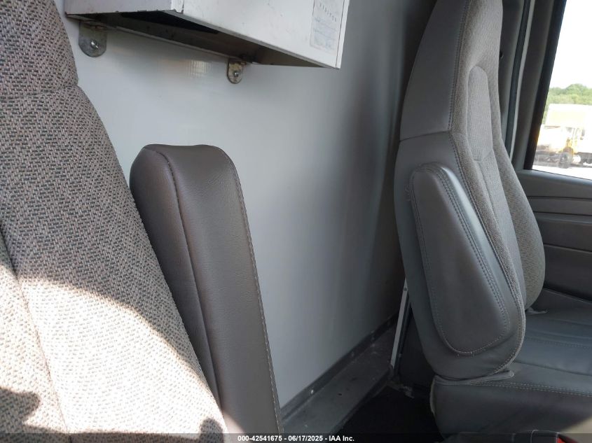 2008 Chevrolet Express Cutaway Work Van VIN: 1GBJG31K381104350 Lot: 42541675