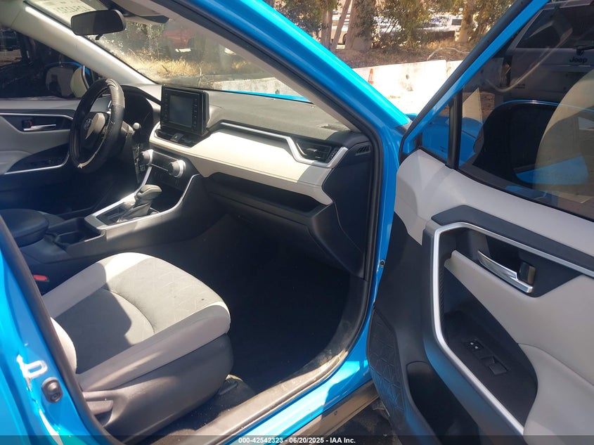 VIN 2T3W1RFV4KW006266 2019 TOYOTA RAV4 XLE