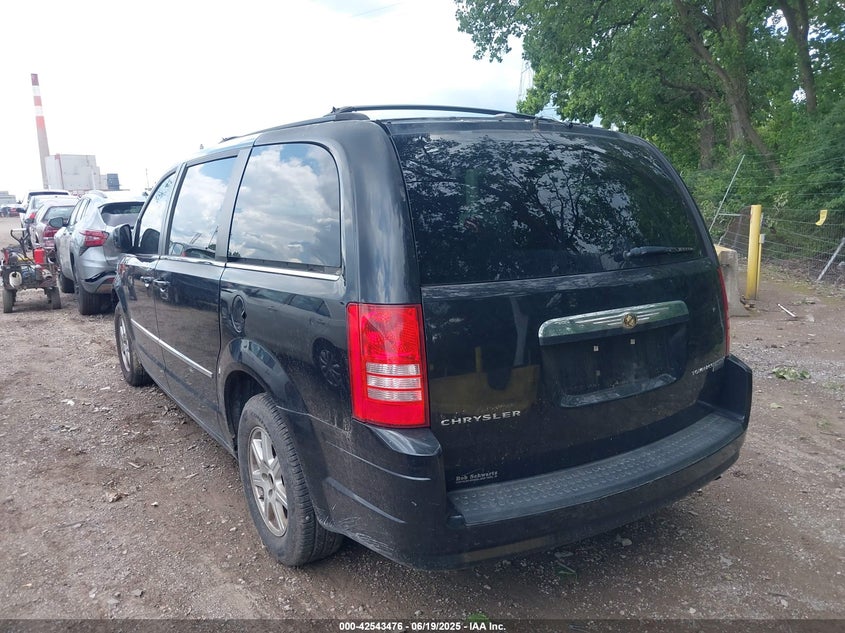 2010 CHRYSLER TOWN & COUNTRY auction photo 3