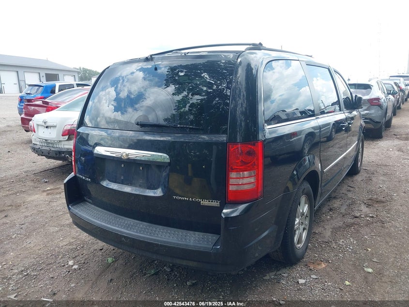 2010 CHRYSLER TOWN & COUNTRY auction photo 4