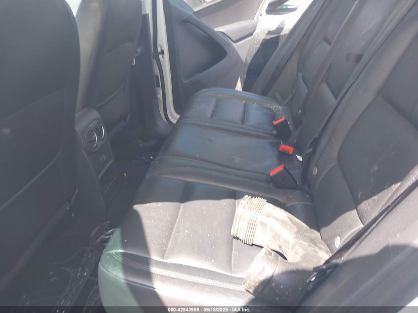 2017 VOLKSWAGEN TIGUAN VIN: WVGTV7AX4HW512156