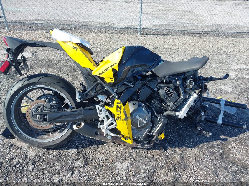 2024 Suzuki Gsx800 F VIN: JS1EM13BXR7102577 Lot: 42545549