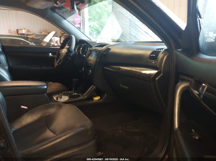 2012 KIA SORENTO VIN: 5XYKWDA25CG195297