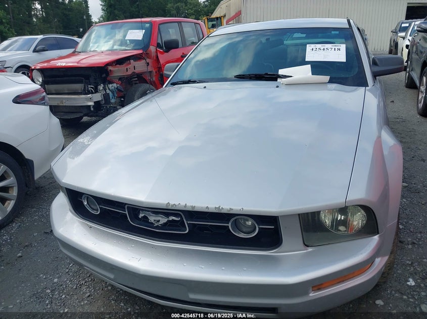2005 Ford Mustang V6 Deluxe/V6 Premium VIN: 1ZVFT80N555179168 Lot: 42545718
