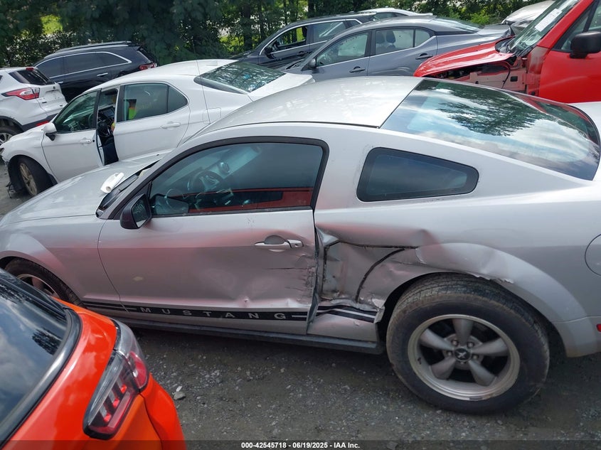 2005 Ford Mustang V6 Deluxe/V6 Premium VIN: 1ZVFT80N555179168 Lot: 42545718