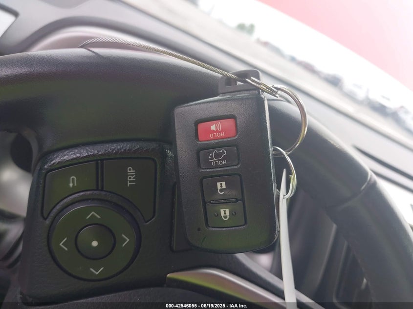 2017 TOYOTA RAV4 XLE - JTMRFREV5HJ121370