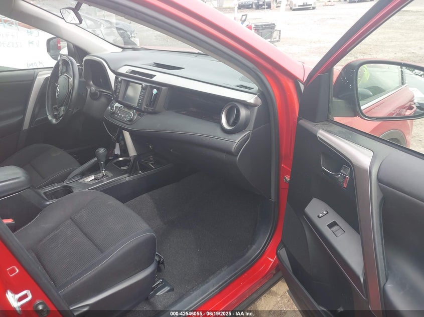 2017 TOYOTA RAV4 XLE - JTMRFREV5HJ121370