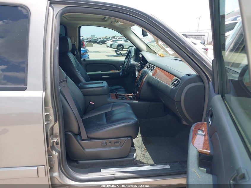 2008 CHEVROLET TAHOE VIN: 1GNFK13068J216423