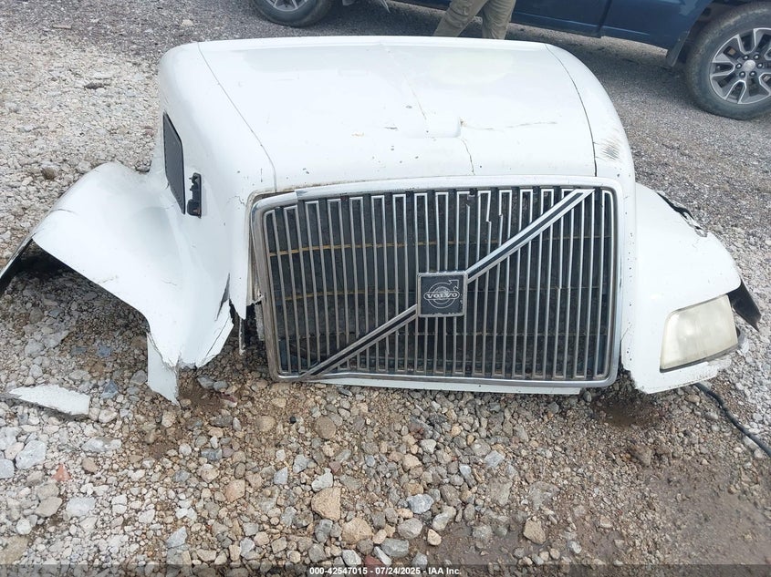 2000 Volvo Vn VIN: 4V4ND1UF1YN787851 Lot: 42547015