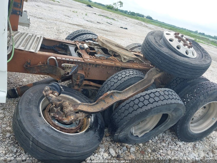 2000 Volvo Vn VIN: 4V4ND1UF1YN787851 Lot: 42547015