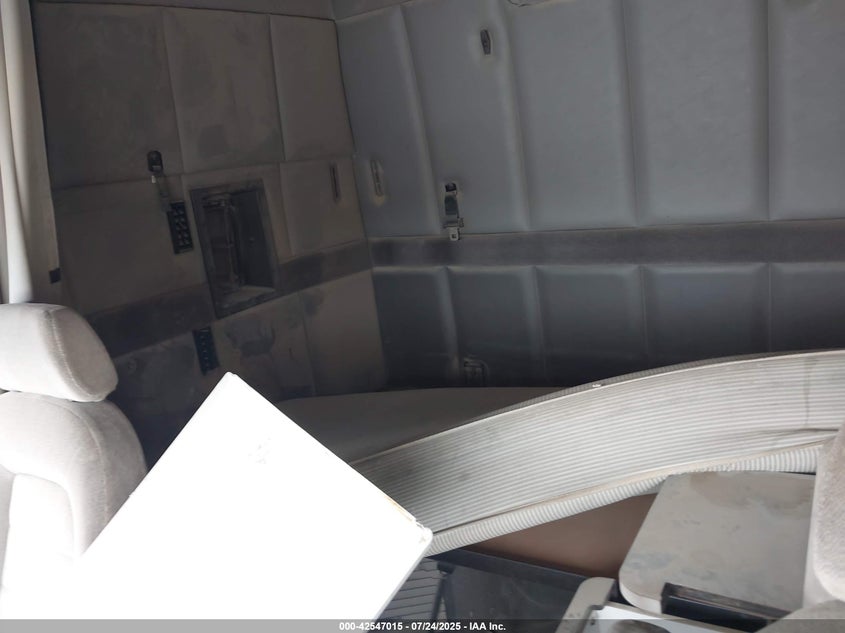 2000 Volvo Vn VIN: 4V4ND1UF1YN787851 Lot: 42547015