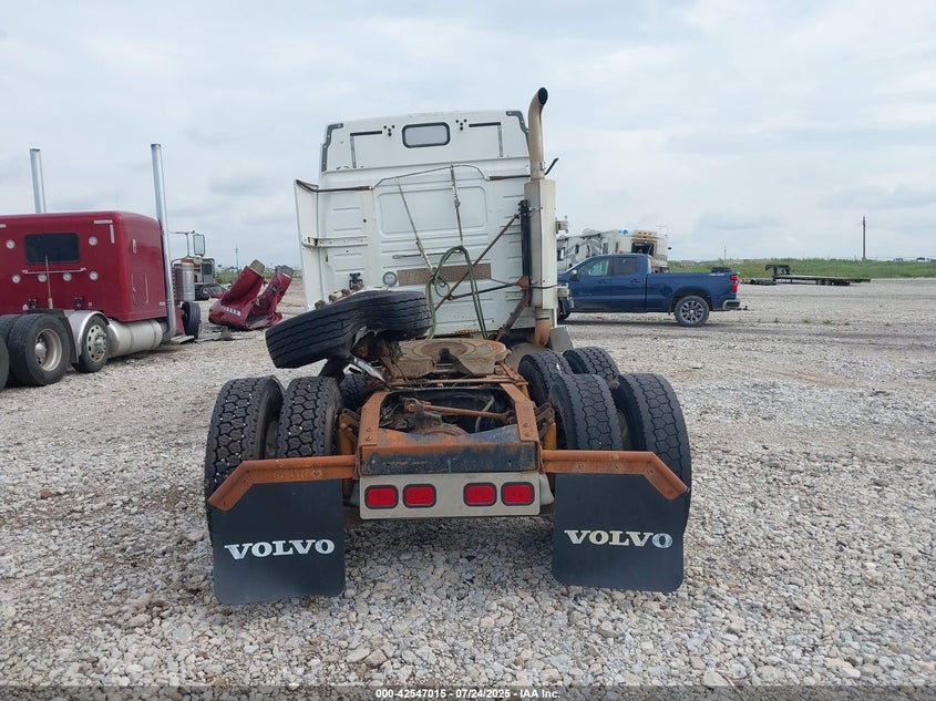 2000 Volvo Vn VIN: 4V4ND1UF1YN787851 Lot: 42547015