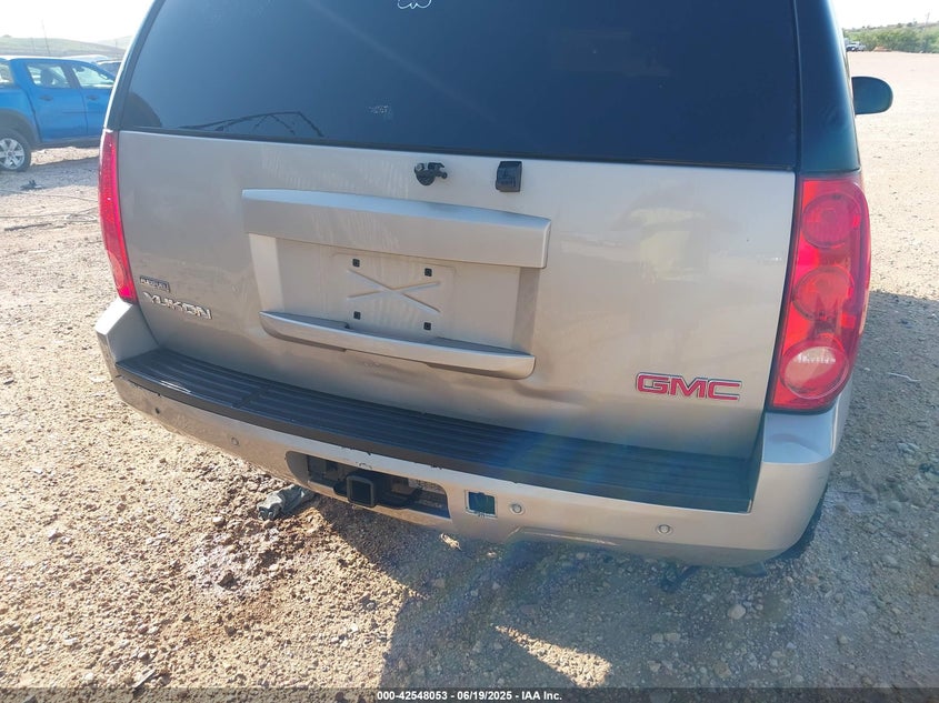 2007 GMC YUKON VIN: 1GKFC13047R228113