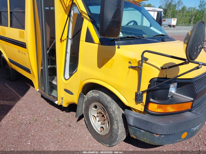 2006 Chevrolet Express Cutaway Work Van VIN: 1GBHG312461148157 Lot: 42548152