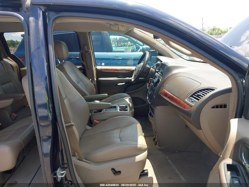 2011 CHRYSLER TOWN & COUNTRY VIN: 2A4RR8DG4BR609503