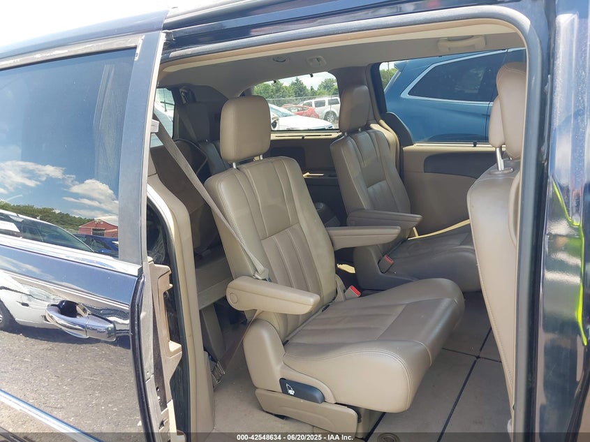 2011 CHRYSLER TOWN & COUNTRY VIN: 2A4RR8DG4BR609503