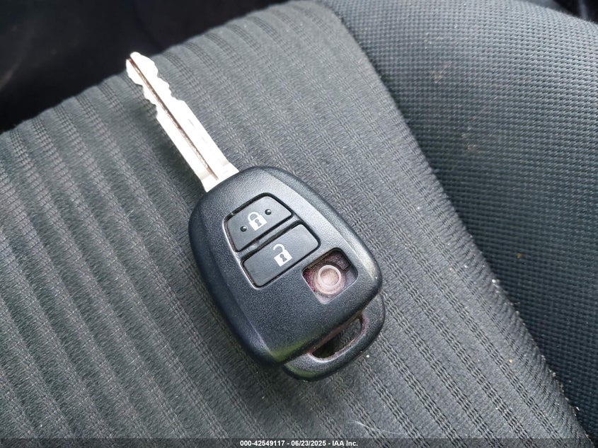 2016 TOYOTA RAV4 LE - JTMBFREV3GJ093200