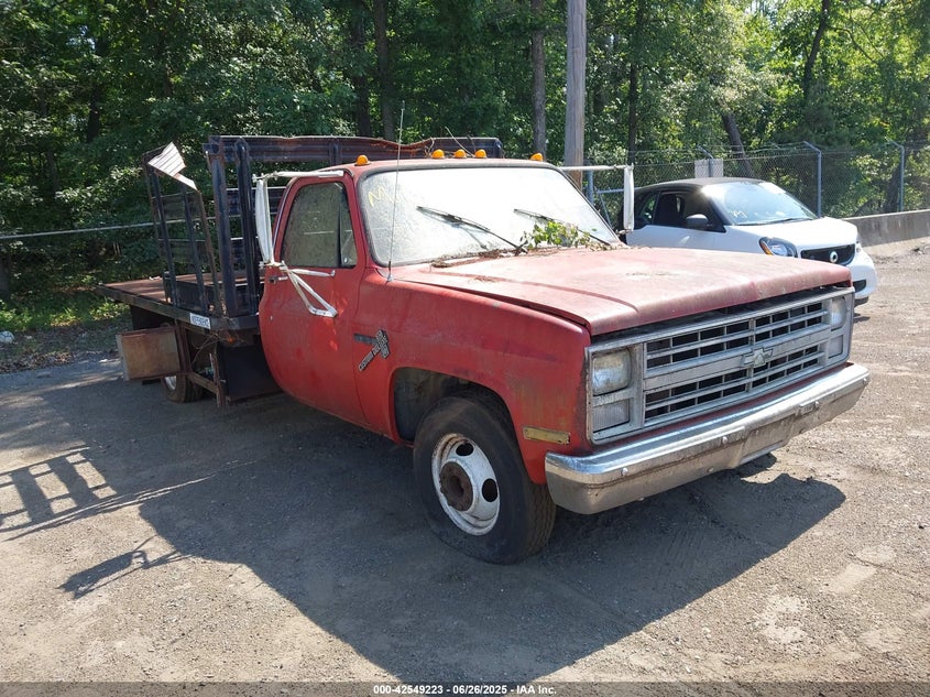 1GBHR34K1JJ117964 1988 Chevrolet R30 auction photo 1