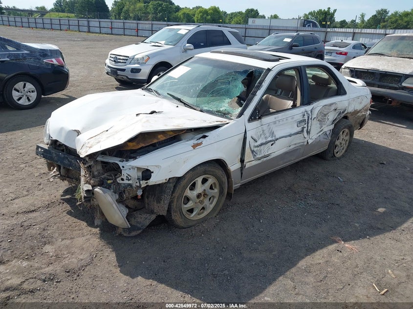 JT2BG22K5Y0408741 2000 TOYOTA CAMRY photo no. 2
