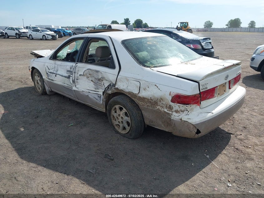 JT2BG22K5Y0408741 2000 TOYOTA CAMRY photo no. 3
