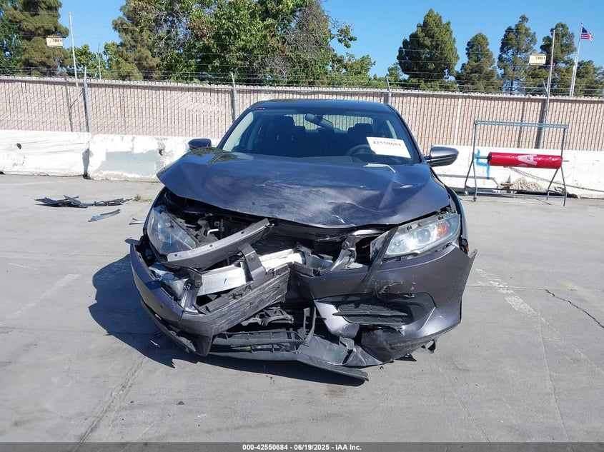 2018 HONDA CIVIC VIN: 2HGFC2F55JH519768