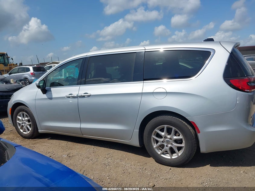 2023 Chrysler Pacifica Touring L VIN: 2C4RC1BG7PR624229 Lot: 42550723