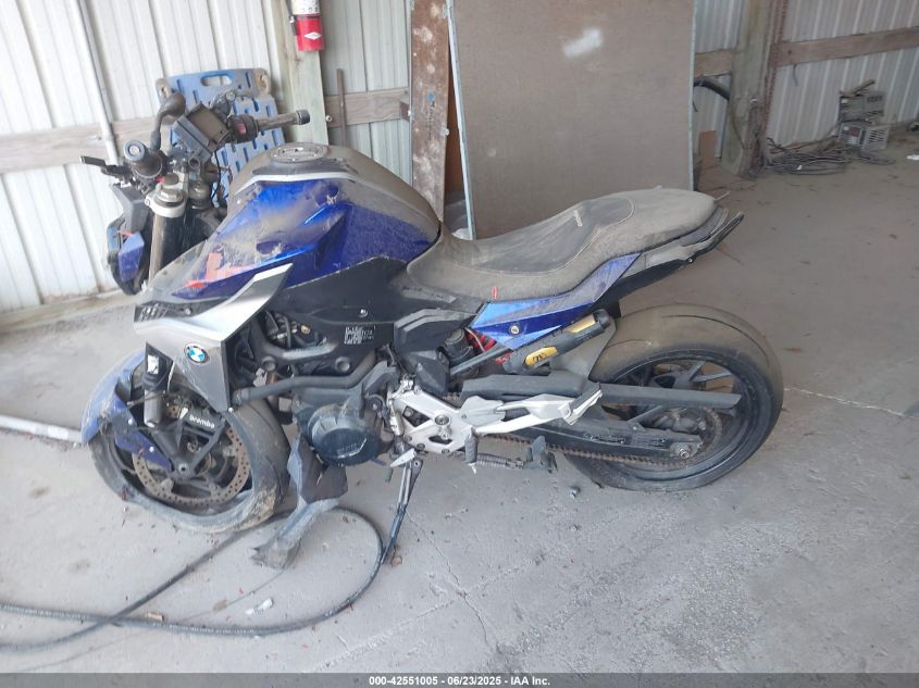 2021 BMW F 900 R VIN: WB10K1308M6D60423 Lot: 42551005