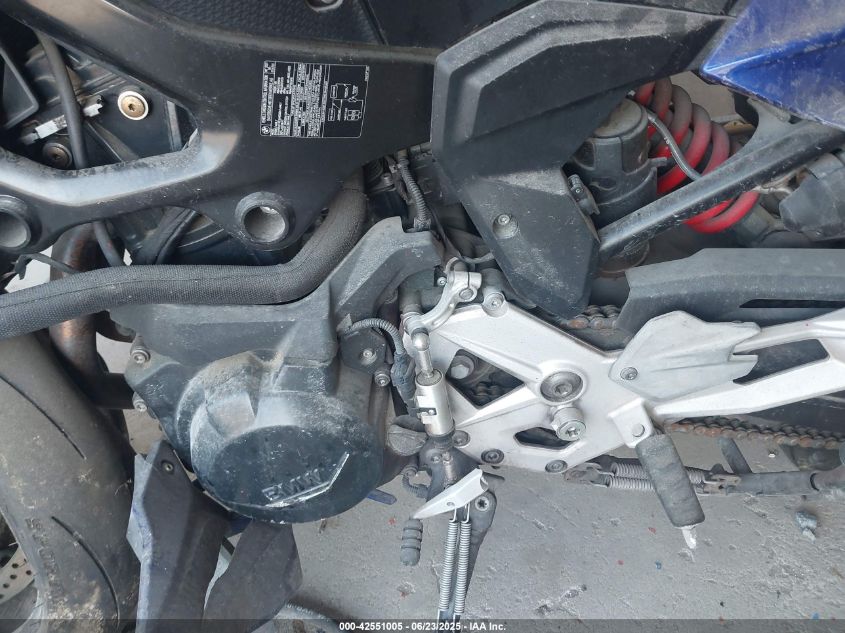 2021 BMW F 900 R VIN: WB10K1308M6D60423 Lot: 42551005