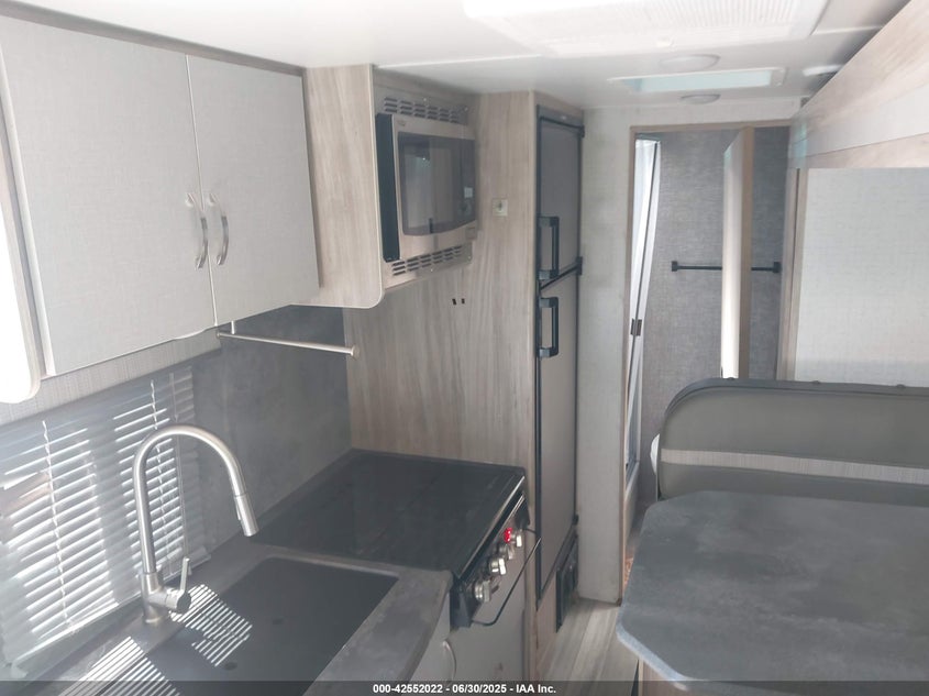 VIN 54CTM2K2XN3071241 2022 WINNEBAGO WALK-IN VAN
