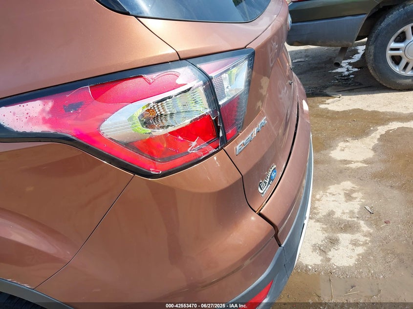 VIN 1FMCU9GD9HUD07309 2017 FORD ESCAPE SE
