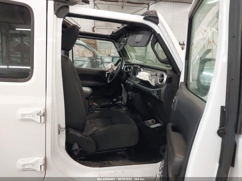 2018 JEEP WRANGLER UNLIMITED SAHARA 4X4 - 1C4HJXEG1JW299138