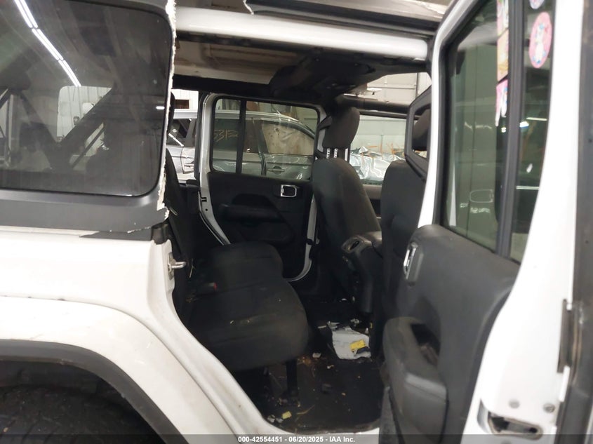 2018 JEEP WRANGLER UNLIMITED SAHARA 4X4 - 1C4HJXEG1JW299138