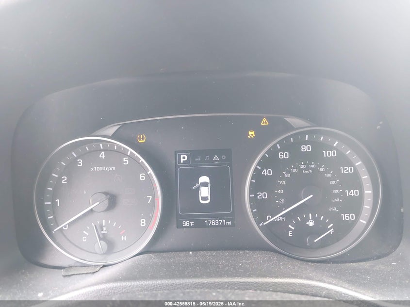 2018 HYUNDAI ELANTRA VIN: 5NPD84LF0JH230420