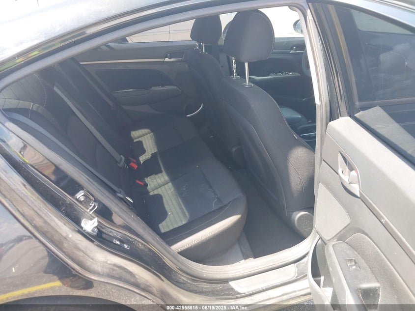 2018 HYUNDAI ELANTRA VIN: 5NPD84LF0JH230420