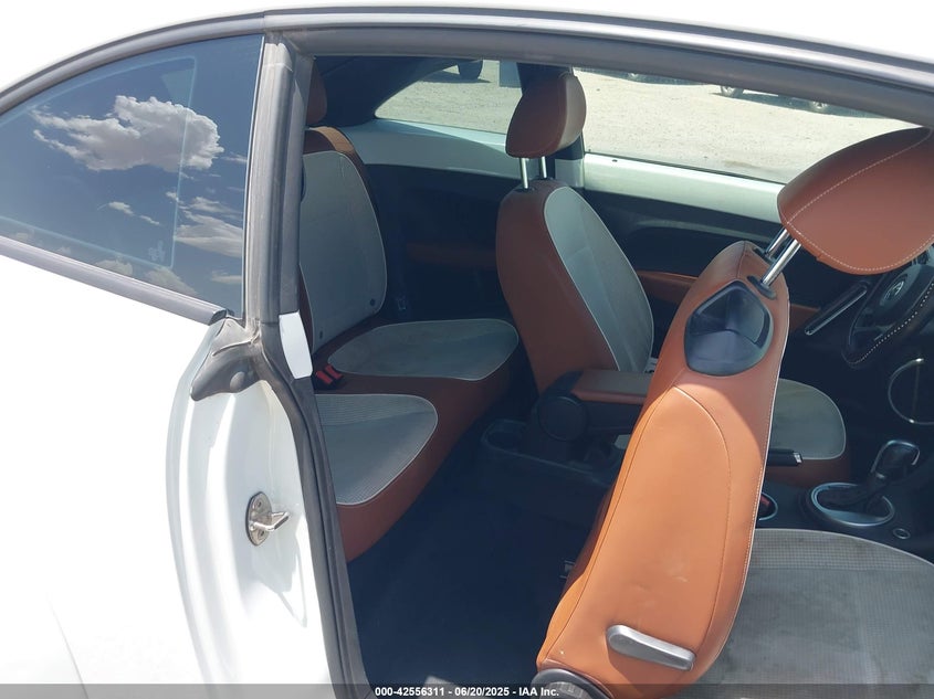 2015 VOLKSWAGEN BEETLE 1.8T CLASSIC - 3VWF17AT1FM655263