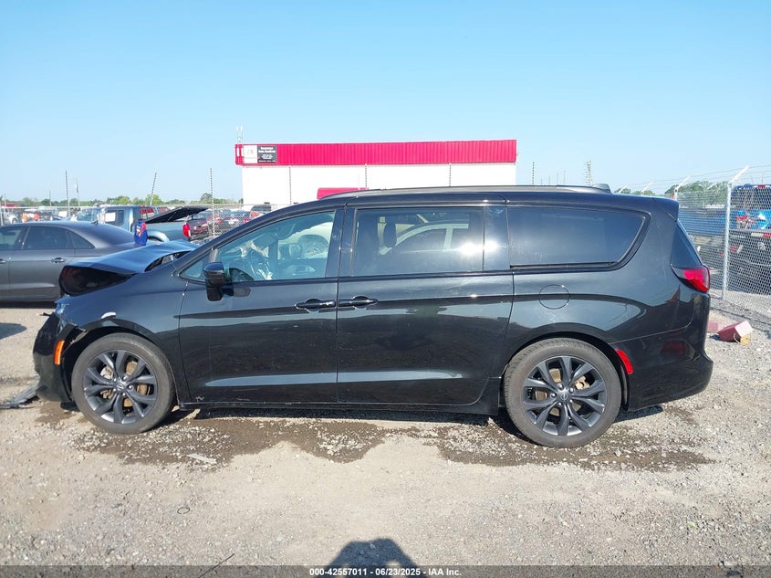 2020 Chrysler Pacifica Touring L VIN: 2C4RC1BG3LR250499 Lot: 42557011