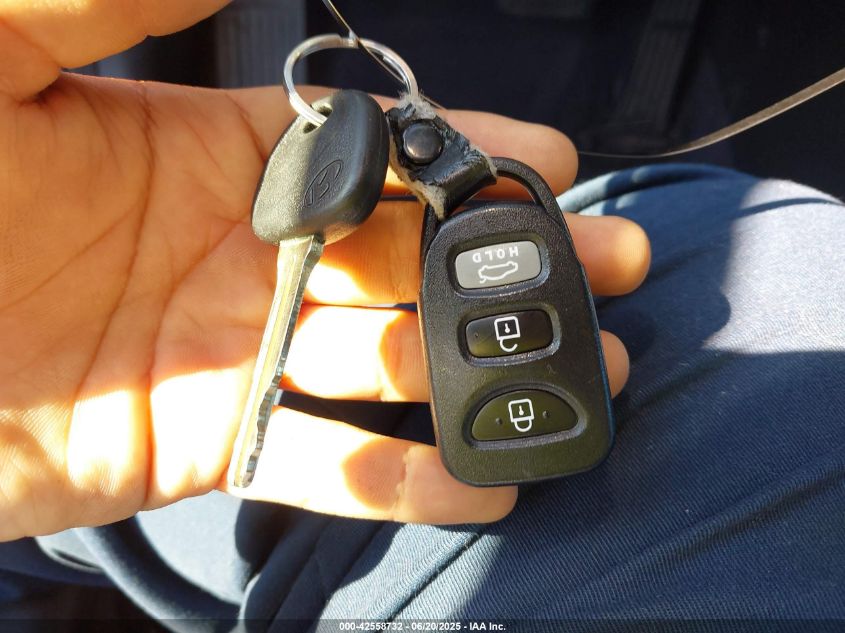 2014 Hyundai Elantra VIN: 8700 Lot: 42558732