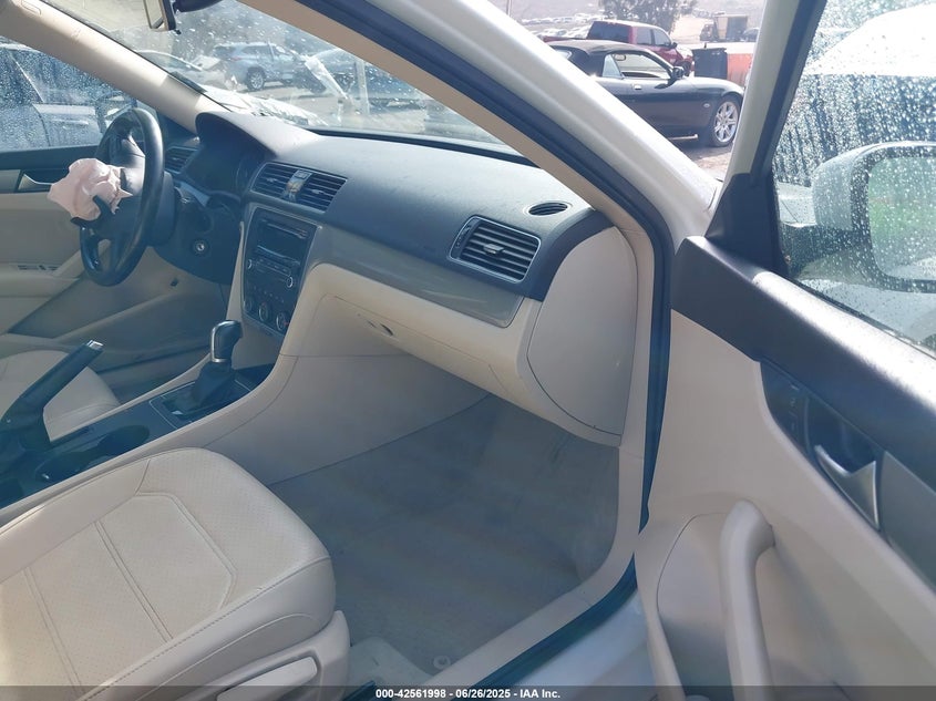 2014 VOLKSWAGEN PASSAT VIN: 1VWAT7A35EC117895