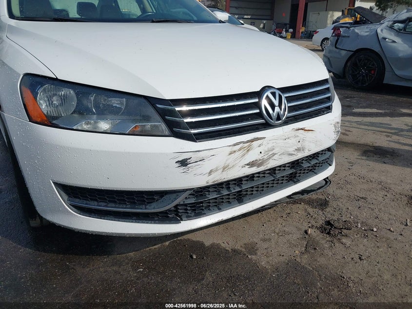 2014 VOLKSWAGEN PASSAT VIN: 1VWAT7A35EC117895