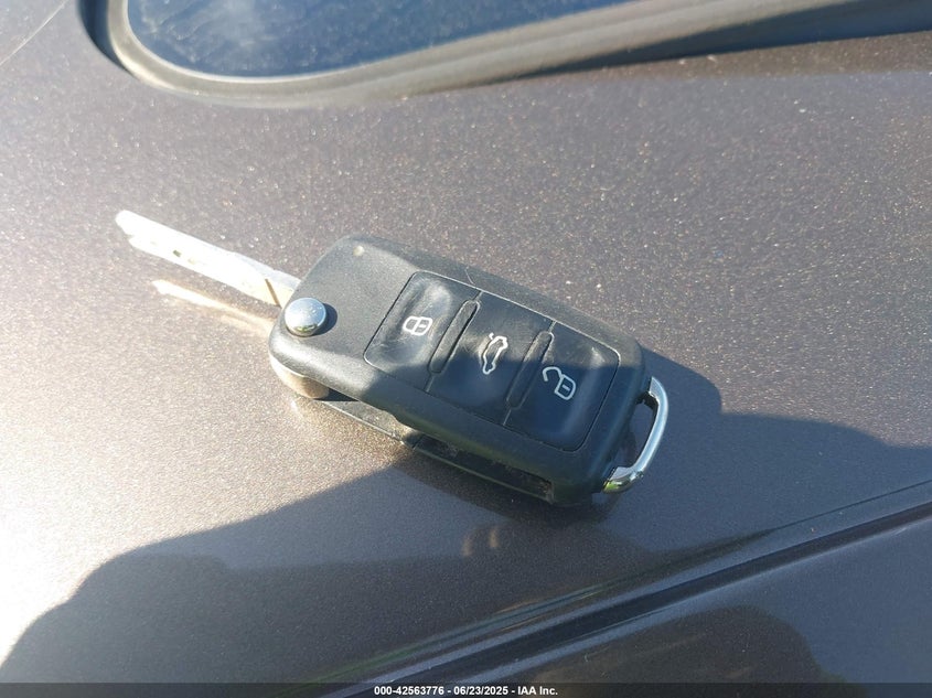 2015 VOLKSWAGEN JETTA 1.8T SE - 3VWD17AJ5FM411217