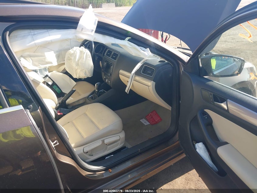 2015 VOLKSWAGEN JETTA 1.8T SE - 3VWD17AJ5FM411217