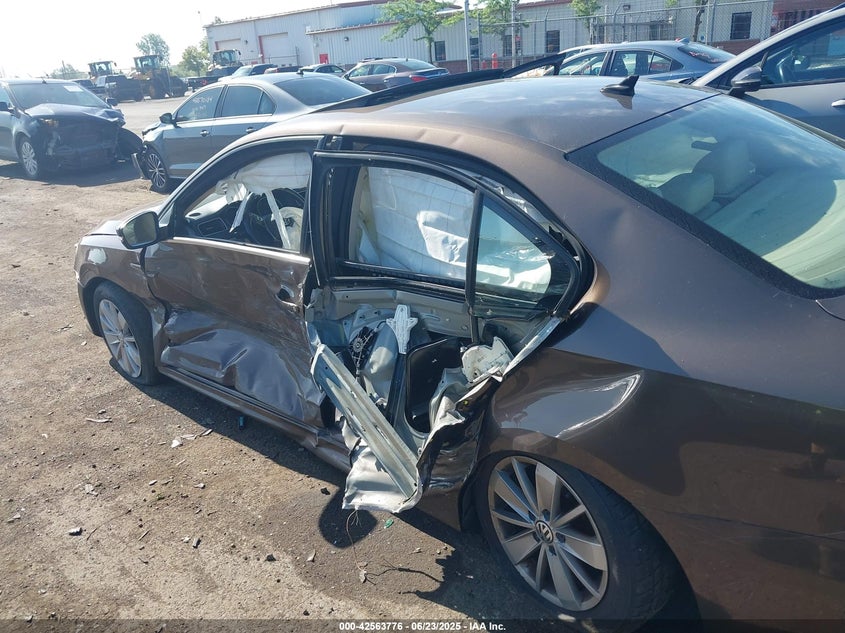 2015 VOLKSWAGEN JETTA 1.8T SE - 3VWD17AJ5FM411217